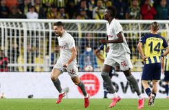 Ολυμπιακός και UEFA ευχήθηκαν στον Μασούρα για τα γενέθλιά του (vids)