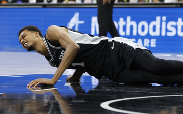 Καθησυχαστικός ο Γουεμπανιαμά παρά τον τραυματισμό του στο γόνατο