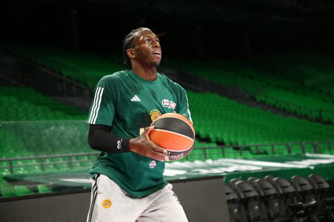 Το ιδιαίτερο μπλουζάκι που φόρεσε ο Ναν στην προπόνηση εν όψει Ολυμπιακού (pics)