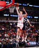 Οι Μπουλς διέλυσαν τους Πέλικανς