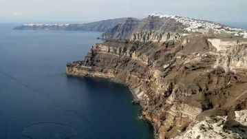 Μπαράζ σεισμών στις Κυκλάδες – «Όσο ανεβαίνουν τα μεγέθη τόσο ανεβαίνει ο κίνδυνος», τόνισε ο Γεράσιμος Παπαδόπουλος