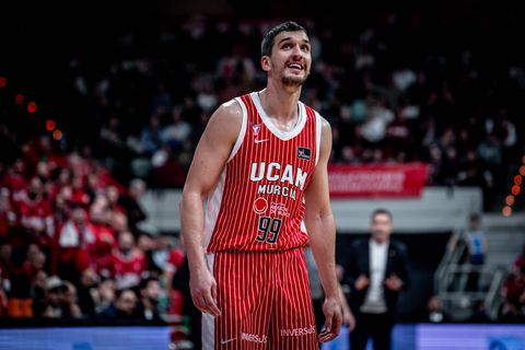 Ο Νάκιτς «ξέρανε» την Μπαρτσελόνα και η Μούρθια πανηγύρισε μια τεράστια νίκη (vid)