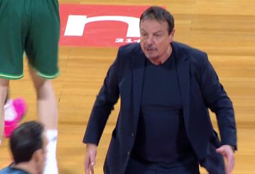 Χάος στο Αλεξάνδρειο: Αταμάν και Χολμς αποβλήθηκαν όντας αφηνιασμένοι! (vid)