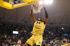 Αποθέωση από Γιάννη σε Κώστα Αντετοκούνμπο μετά τη νίκη του Άρη επί του Παναθηναϊκού (pic)