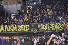 «Άλκη ζεις, δεν θα ξεχαστείς» - Συγκινητικό πανό από τους οπαδούς του Άρη