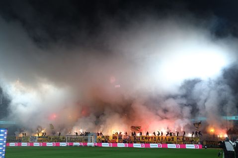 Με καθυστέρηση η σέντρα στο ντέρμπι της ΑΕΚ με τον Ολυμπιακό - Ο λόγος (vid)