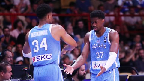 Αποθέωση από Γιάννη σε Κώστα Αντετοκούνμπο μετά τη νίκη του Άρη επί του Παναθηναϊκού (pic)