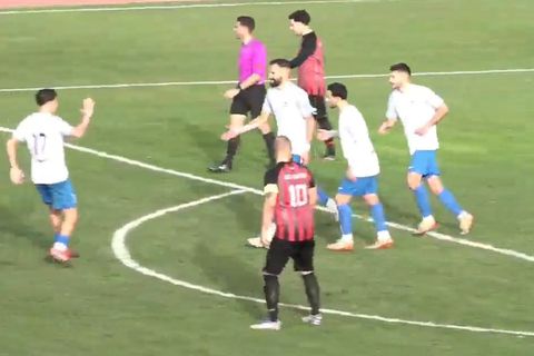 Τα έκανε όλα με τη Νάξο ο... σέντερ φορ Σιόβας- Δύο γκολ και μία ασίστ στο ντεμπούτο του  (Video)