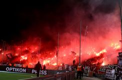 Ταυτοποιήθηκαν τέσσερις οπαδοί για χρήση πυρσών στο ντέρμπι ΠΑΟΚ - Άρης
