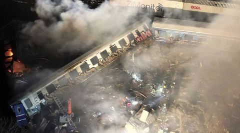 Τραγωδία στα Τέμπη: Φονική σύγκρουση τρένων με δεκάδες νεκρούς - Παραδέχθηκε το λάθος του ο σταθμάρχης (συνεχής ενημέρωση)
