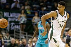 Οι δύο απίθανες ασίστ του Αντετοκούνμπο - Μία κατά λάθος και μία κατά... παραγγελία (vids)