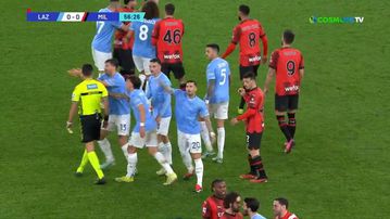 Με δέκα η Λάτσιο λόγω της αποβολής του Πελεγκρίνι - Ένταση στο ματς και πέντε λεπτά διακοπή για ένα fair play