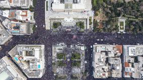 Επεισόδια στο Σύνταγμα: Για κακούργημα διώκονται οι συλληφθέντες – Στο αυτόφωρο τα 25 μέλη του «Ρουβίκωνα»