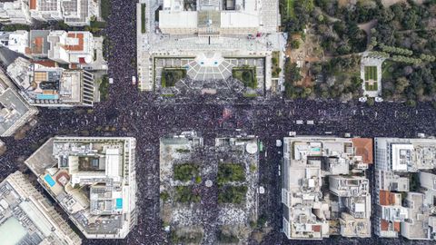 Επεισόδια στο Σύνταγμα: Για κακούργημα διώκονται οι συλληφθέντες – Στο αυτόφωρο τα 25 μέλη του «Ρουβίκωνα»