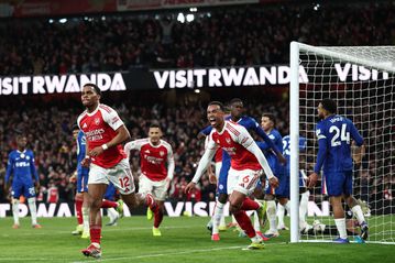 Η Άρσεναλ «καθάρισε» την Τσέλσι και κρατάει διαφορά ασφαλείας από τη Μάντσεστερ Σίτι