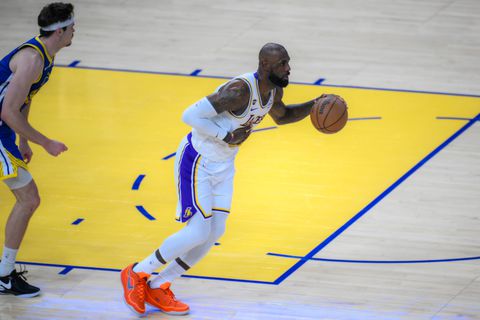 «Καθορίζουν το μέλλον του ΛεΜπρόν στους Λέικερς οι Ντόντσιτς και Ριβς»