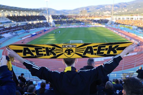 Οι οπαδοί της ΑΕΚ έντυσαν στα κιτρινόμαυρα το Πανθεσσαλικό για την αναμέτρηση με τον Βόλο (pics)