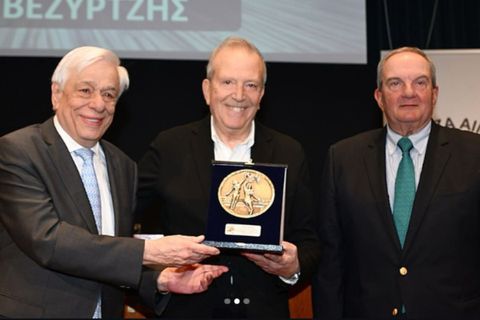 Τιμητική βράβευση για τον Πρόεδρο της ΚΑΕ ΠΑΟΚ Νίκο Βεζυρτζή