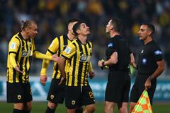 Η φάση που ζήτησαν πέναλτι στην ΑΕΚ και οδήγησε στην αποβολή του Νίκολιτς (vid)