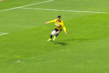 Με πέναλτι το 2-1 ο Βόλος - Έξαλλοι οι άνθρωποι της ΑΕΚ για το χέρι που έδωσε ο Τσιμεντερίδης