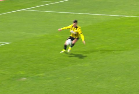 Με πέναλτι το 2-1 ο Βόλος - Έξαλλοι οι άνθρωποι της ΑΕΚ για το χέρι που έδωσε ο Τσιμεντερίδης