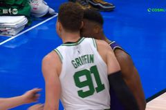 Ποινή μιας αγωνιστικής στον Αντετοκούνμπο για την κουτουλιά στον Γκρίφιν (vid)