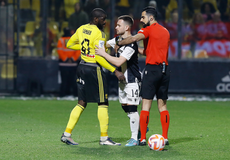 Χαμός στη Σουηδία με τον διαιτητή του Άρης-ΠΑΟΚ – «Πάντα δίνει πέναλτι εναντίον μας, ήρθε η ώρα να μπει VAR» (vid)