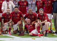 Τον εγκατέλειψαν σε μοναστήρι βρέφος και τον αποκαλούσαν «τέρας», αλλά έγινε ένας από τους καλύτερους ποδοσφαιριστές στον κόσμο!