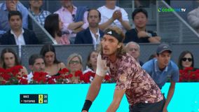 Με άσο έκλεισε το πρώτο σετ ο Τσιτσιπάς κόντρα στον Μπάες