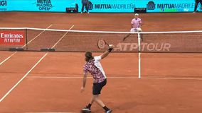 Ο Τσιτσιπάς απάντησε στην επιθετικότητα του Μπάες με τρομερό backhand