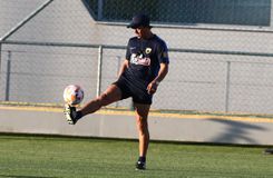 Ο Αλμέιδα χαμογελούσε ξανά, μ' όλους τους παίκτες της ΑΕΚ γύρω του