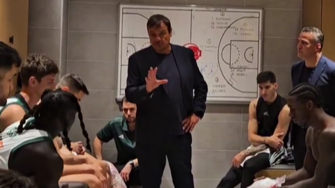 Αταμάν στους παίκτες του: «Να τελειώνουμε την Παρασκευή» (vid)