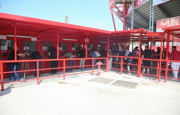 Από νωρίς στο «Γ. Καραϊσκάκης» για ένα διαρκείας οι οπαδοί του Ολυμπιακού (vid)