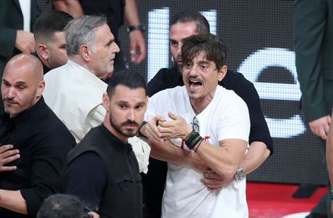 Γιαννακόπουλος: «Συλλάβετέ με ή αφήστε με να μπω στο γήπεδο!» (vids)