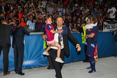 «Χάνα, ο μπαμπάς το σήκωσε ξανά»