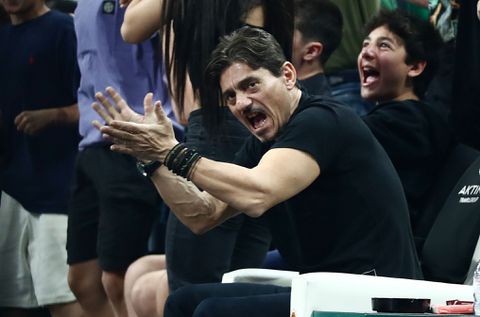 Γιαννακόπουλος: «Κανονικά δεν έπρεπε να έρθω, αλλά... έρχομαι!» (vid)