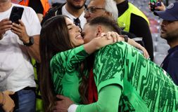 Η σύζυγος του Ντοναρούμα έκλεψε τις εντυπώσεις στον τελικό του Champions League - Πώς εμφανίστηκε η Alessia στο Μόναχο