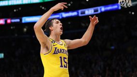 Ντεμαράζ Λέικερς: Κράτησαν και τον Ριβς