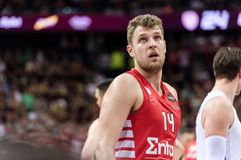 Αυτό είναι το συμβόλαιο του Βεζένκοφ με τους Κινγκς