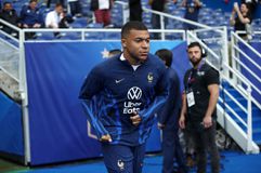 Εμπαπέ: «Σταματήστε τα επεισόδια, η βία δεν είναι η λύση»