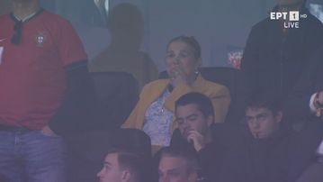 Φανερά στεναχωρημένη η μητέρα του Ρονάλντο στις εξέδρες
