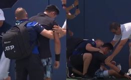 Στιγμές αγωνίας στην Ουάσινγκτον: Τενίστας κατέρρευσε από την ζέστη - Eίχε θέματα υγείας και στο Wimbledon (vid)