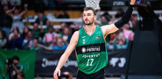 Η Μπανταλόνα ανακοίνωσε την παραμονή του Ντέκερ