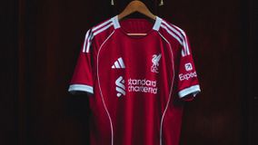 Η Λίβερπουλ παρουσίασε τη νέα εντυπωσιακή φανέλα της