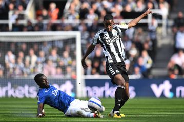 «Άκυρο» της Νιούκαστλ στη Λίβερπουλ για τον Ίσακ