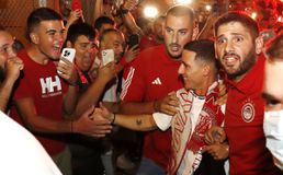 Καρέ-καρέ η υποδοχή του Ποντένσε, αποτέλεσε αντικείμενο λατρείας (pics)