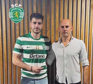 Η αναμνηστική φωτογραφία του Τζόρτζεβιτς με τον Ιωαννίδη στα γραφεία της Σπόρτινγκ