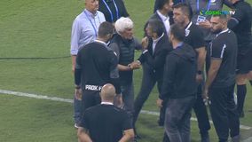 Έφυγε... σφαίρα στον διαιτητή ο Λουτσέσκου με τη λήξη του ντέρμπι - Τον ηρέμησε ο Γιοβάνοβιτς (vid)