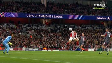 Άρσεναλ - Ολυμπιακός | Άστοχη η κεφαλιά του Μαρτινέλι από πλεονεκτική θέση