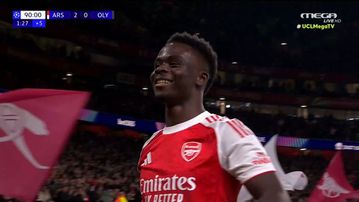 Ο Σάκα εκτελεί τον Τζολάκη για το 2-0 στο Άρσεναλ - Ολυμπιακός
